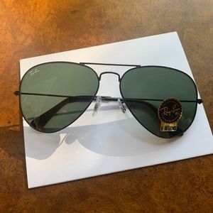 Black Ray-Ban Aviators